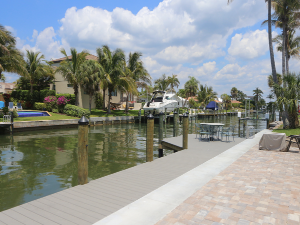 Longboat Key Homes with Pools to Rent in Country Club Shores